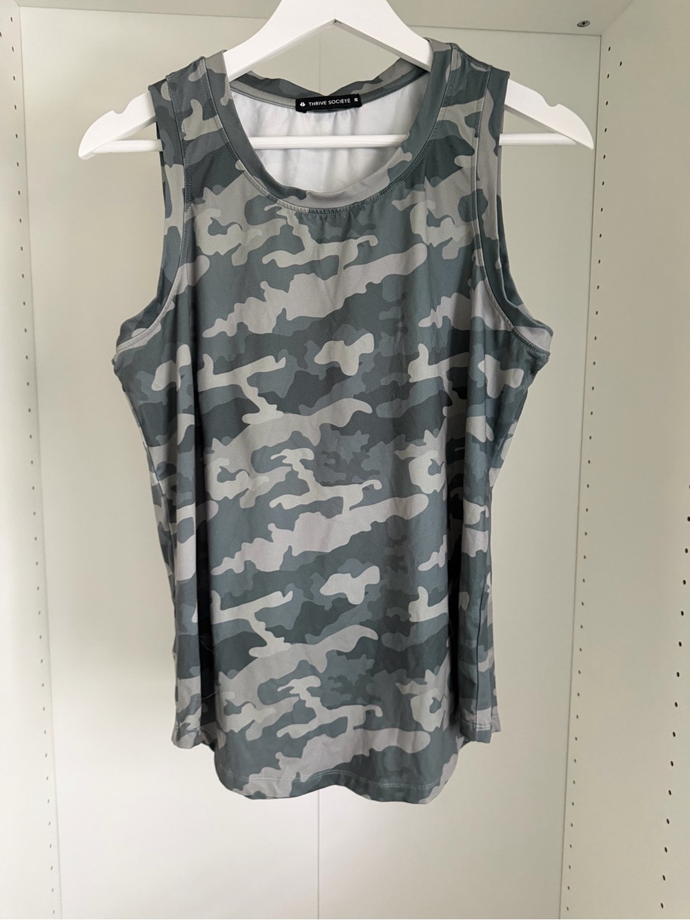 Thrive Société Gray Camo Sleeveless Athletic Tank Top Women’s Medium